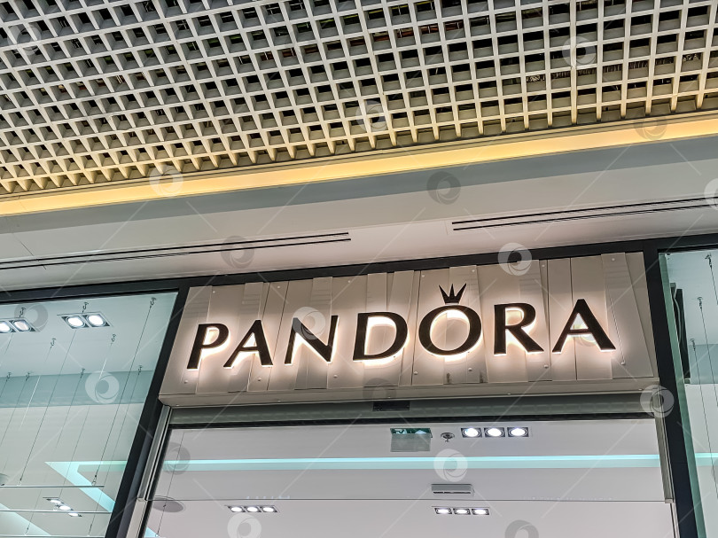 Скачать Магазин Pandora в торговом центре фотосток Ozero