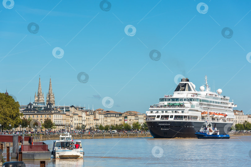Скачать Знаменитый голландский круизный лайнер Prinsendam в Бордо, Франция фотосток Ozero