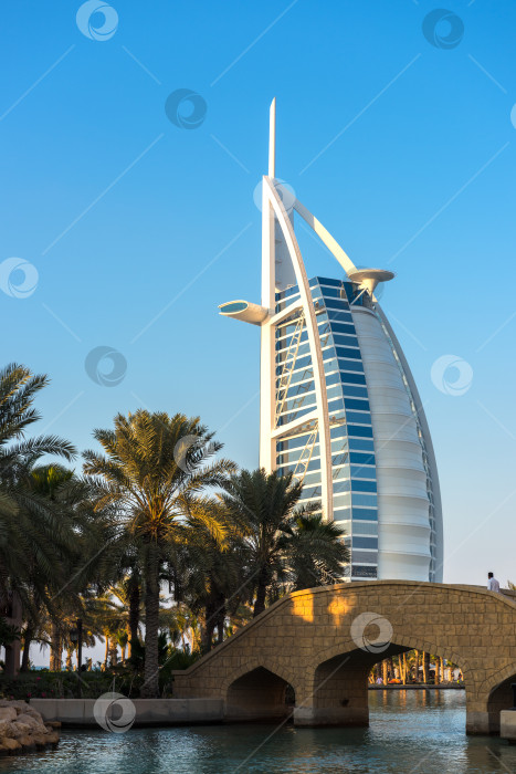 Скачать Здание отеля Burj Al Arab, Дубай фотосток Ozero