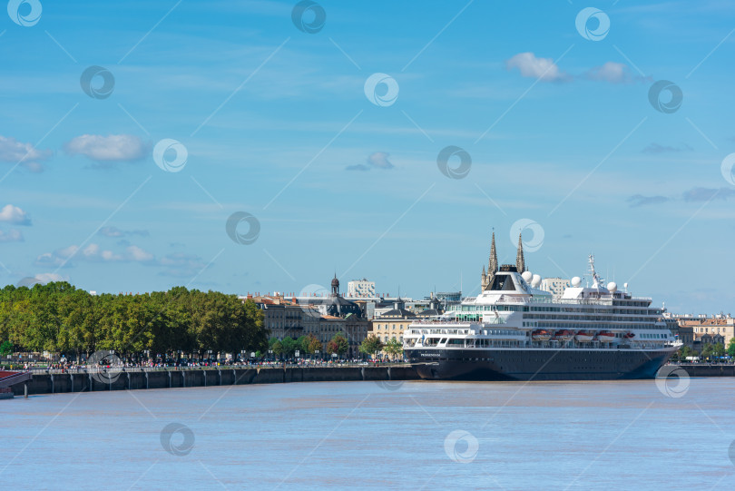 Скачать Знаменитый голландский круизный лайнер Prinsendam в Бордо, Франция фотосток Ozero