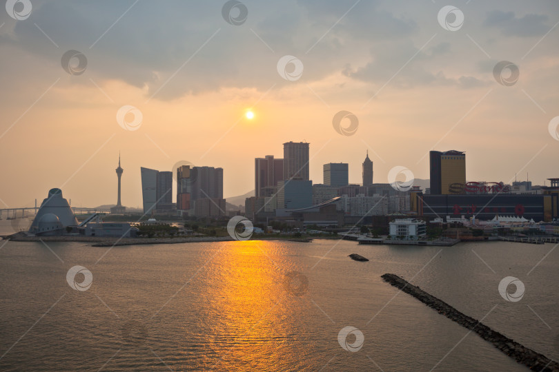 Скачать Городской пейзаж Макао на горизонте перед заходом солнца фотосток Ozero