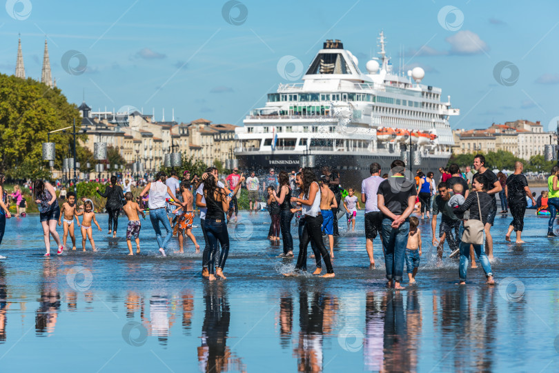 Скачать Знаменитый голландский круизный лайнер Prinsendam в Бордо, Франция фотосток Ozero