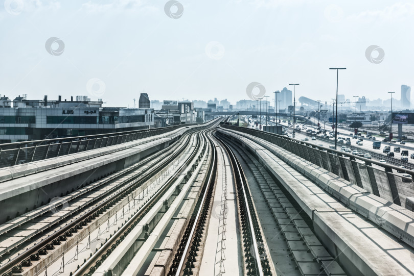 Скачать вид на подземную дорогу в центре Дубая фотосток Ozero