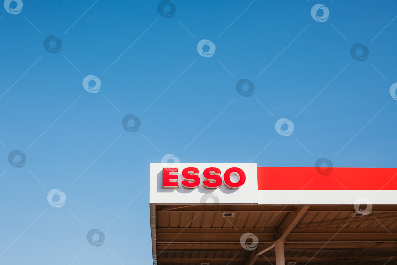 Скачать Логотип Esso на своей заправочной станции фотосток Ozero