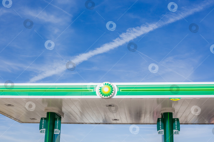 Скачать Логотип BP на своей заправочной станции фотосток Ozero