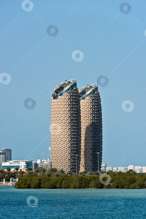 Скачать Вид на башни Аль-Бар в Абу-Даби фотосток Ozero