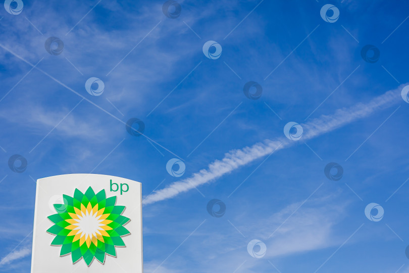 Скачать Логотип BP на своей заправочной станции фотосток Ozero