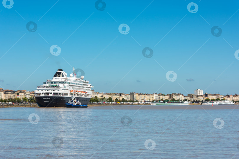 Скачать Знаменитый голландский круизный лайнер Prinsendam в Бордо, Франция фотосток Ozero