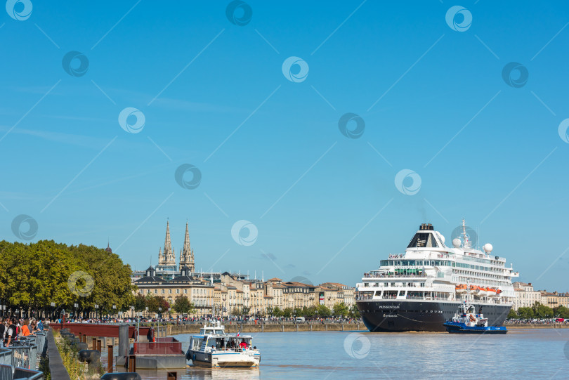 Скачать Знаменитый голландский круизный лайнер Prinsendam в Бордо, Франция фотосток Ozero