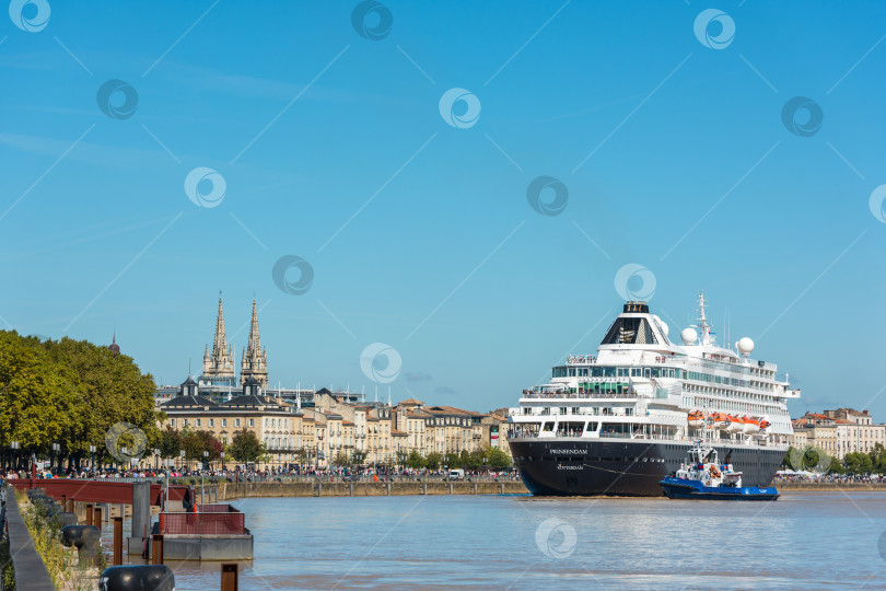Скачать Знаменитый голландский круизный лайнер Prinsendam в Бордо, Франция фотосток Ozero