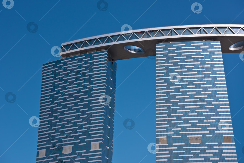 Скачать Небоскребы Абу-Даби The Gate Towers фотосток Ozero