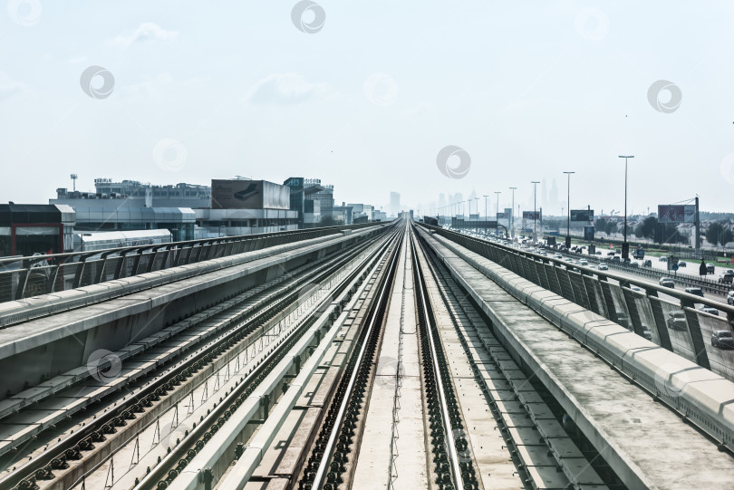 Скачать вид на подземную дорогу в центре Дубая фотосток Ozero