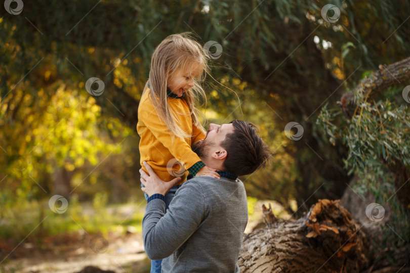 Скачать Семья. Отец и дочь. Виды досуга фотосток Ozero