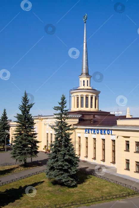 Скачать Здание железнодорожного вокзала в городе Петрозаводске фотосток Ozero