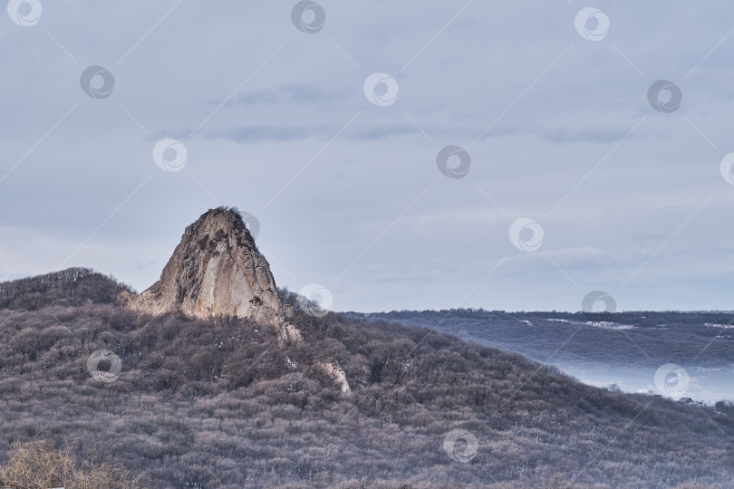 Скачать Вид на Медовую гору близ Железноводска. Северный Кавказ, Россия фотосток Ozero