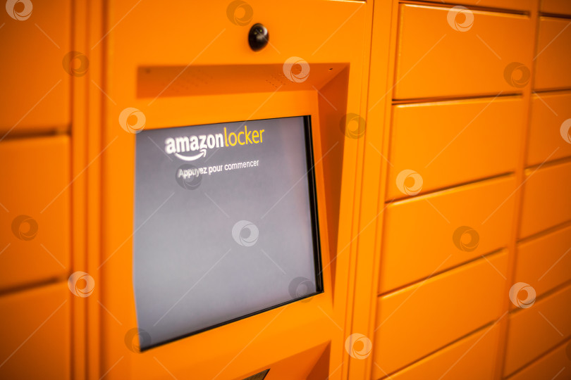 Скачать Шкафчик Amazon в торговом центре фотосток Ozero