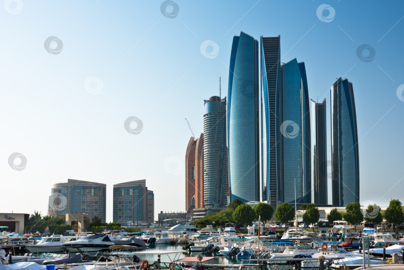 Скачать Причал Аль-Батин и башни Etihad towers в Абу-Даби, ОАЭ фотосток Ozero