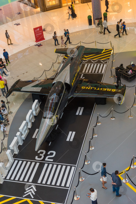 Скачать Самолет в торговом центре Dubai Mall фотосток Ozero