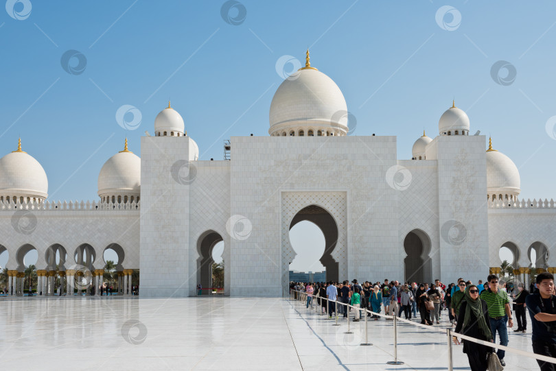 Скачать Белая мечеть Шейха Зайда в Абу-Даби, ОАЭ фотосток Ozero