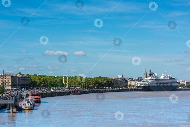 Скачать Знаменитый голландский круизный лайнер Prinsendam в Бордо, Франция фотосток Ozero