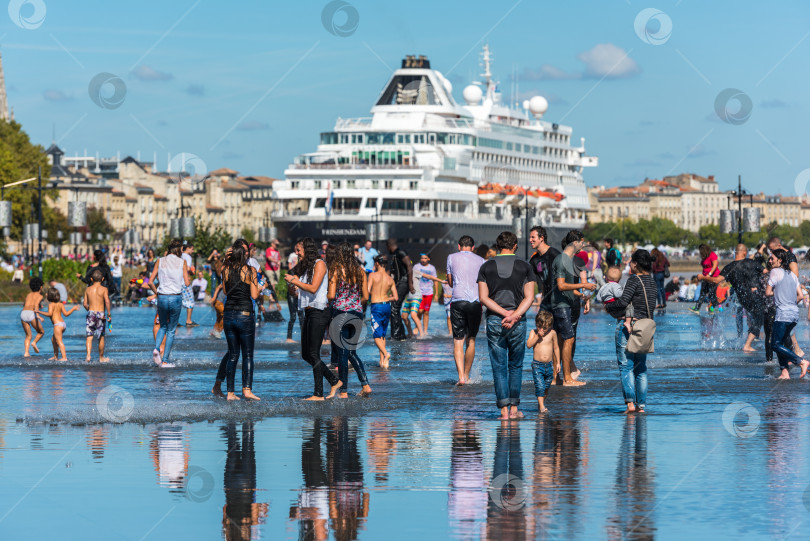 Скачать Знаменитый голландский круизный лайнер Prinsendam в Бордо, Франция фотосток Ozero