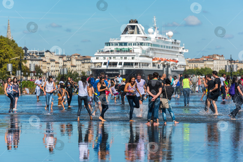 Скачать Знаменитый голландский круизный лайнер Prinsendam в Бордо, Франция фотосток Ozero