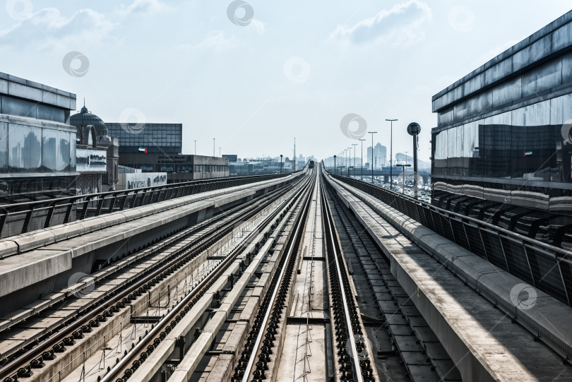 Скачать вид на подземную дорогу в центре Дубая фотосток Ozero