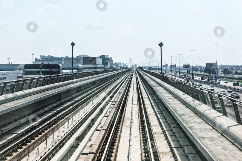 Скачать вид на подземную дорогу в центре Дубая фотосток Ozero