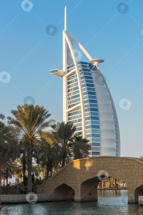 Скачать Здание отеля Burj Al Arab, Дубай фотосток Ozero