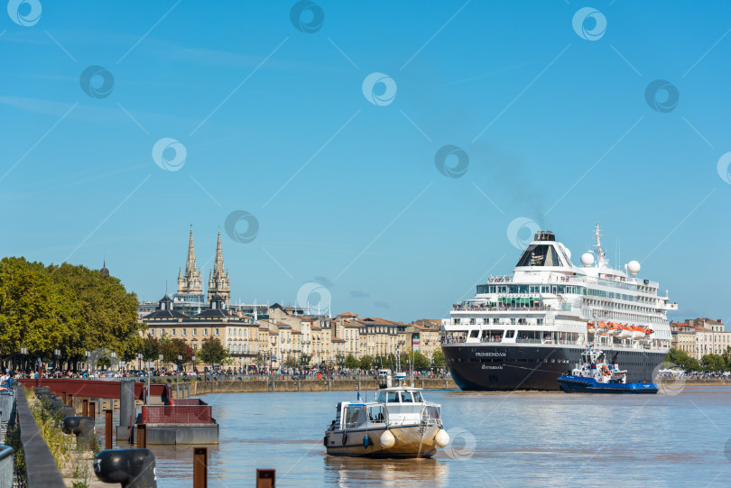 Скачать Знаменитый голландский круизный лайнер Prinsendam в Бордо, Франция фотосток Ozero