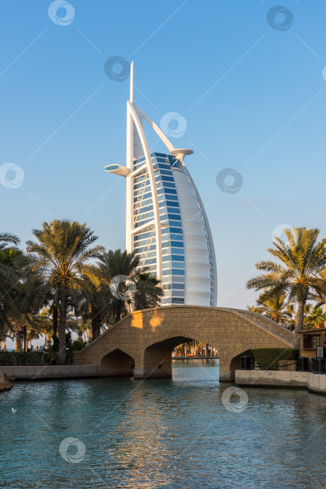Скачать Здание отеля Burj Al Arab, Дубай фотосток Ozero