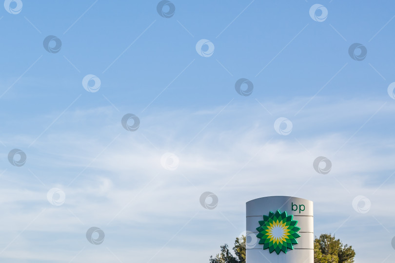 Скачать Логотип BP на своей заправочной станции фотосток Ozero