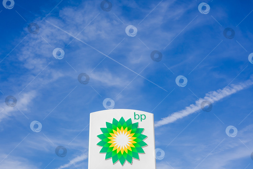 Скачать Логотип BP на своей заправочной станции фотосток Ozero