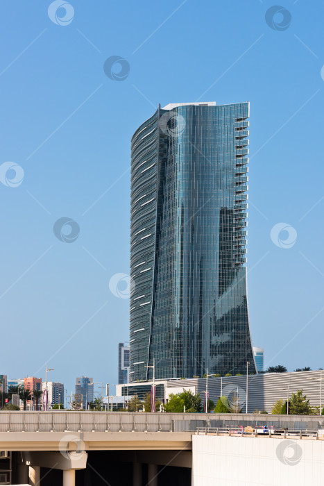 Скачать Улицы в центре Абу-Даби с небоскребами фотосток Ozero