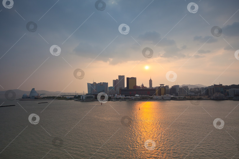 Скачать Городской пейзаж Макао на горизонте перед заходом солнца фотосток Ozero