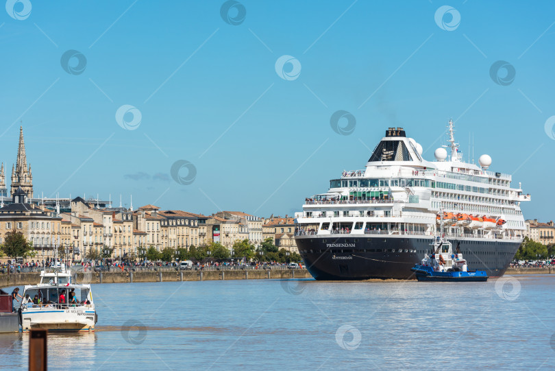 Скачать Знаменитый голландский круизный лайнер Prinsendam в Бордо, Франция фотосток Ozero