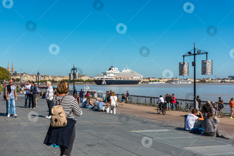 Скачать Знаменитый голландский круизный лайнер Prinsendam в Бордо, Франция фотосток Ozero