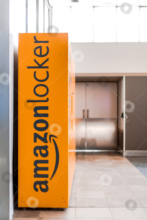 Скачать Шкафчик Amazon в торговом центре фотосток Ozero