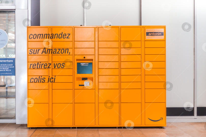 Скачать Шкафчик Amazon в торговом центре фотосток Ozero