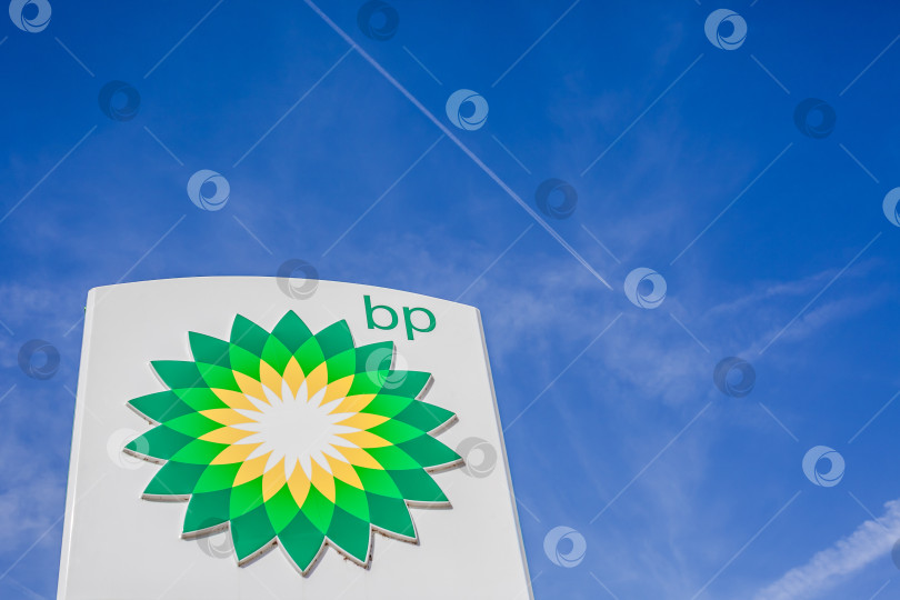 Скачать Логотип BP на своей заправочной станции фотосток Ozero