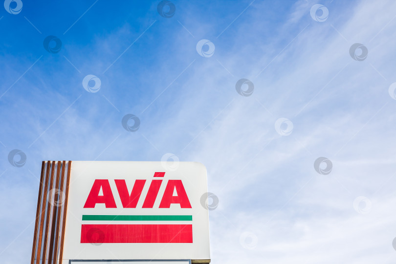 Скачать Логотип AVIA на своей заправочной станции фотосток Ozero