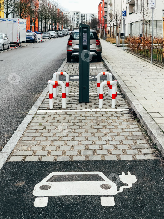 Скачать Парковка для зарядки электромобилей фотосток Ozero