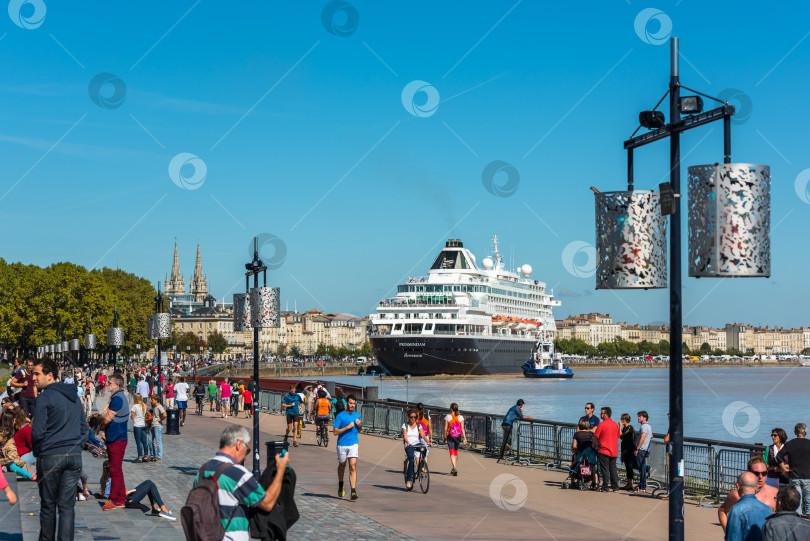 Скачать Знаменитый голландский круизный лайнер Prinsendam в Бордо, Франция фотосток Ozero