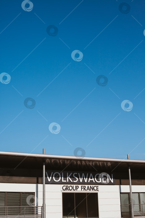 Скачать Офисное здание управления концерна Volkswagen во Франции фотосток Ozero