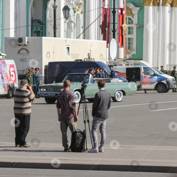 Скачать Фотографы в ожидании парада. фотосток Ozero