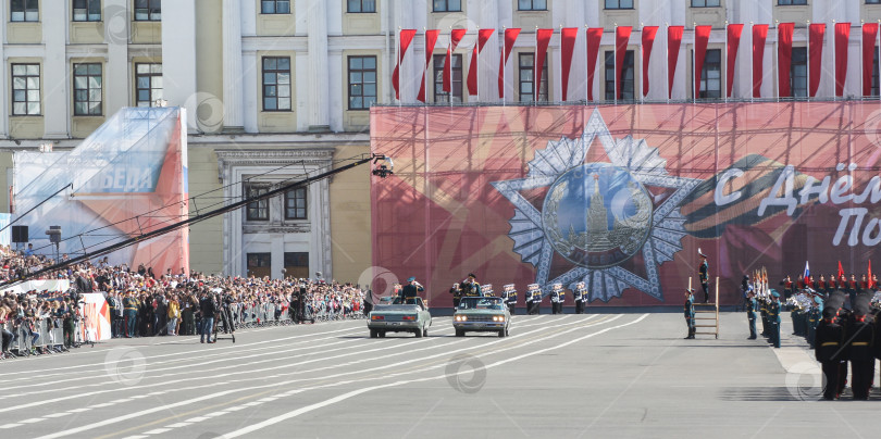 Скачать Генералы отчитываются перед парадом. фотосток Ozero