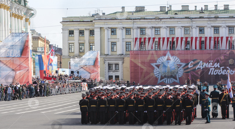 Скачать Постройте войска перед парадом. фотосток Ozero