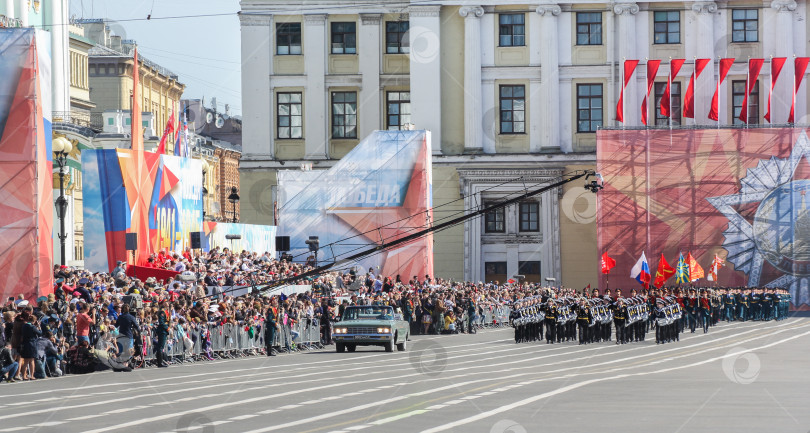 Скачать Домашний военный парад на Дворцовой площади. фотосток Ozero