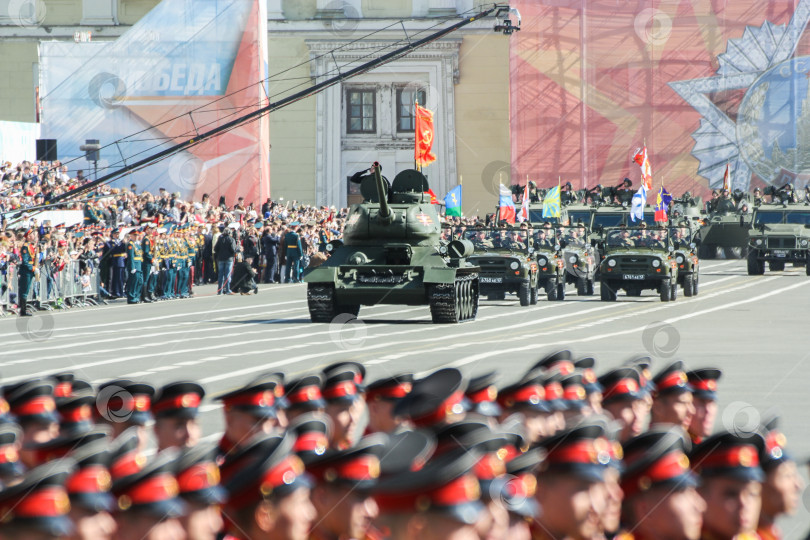 Скачать Танки Т-34 на параде. фотосток Ozero