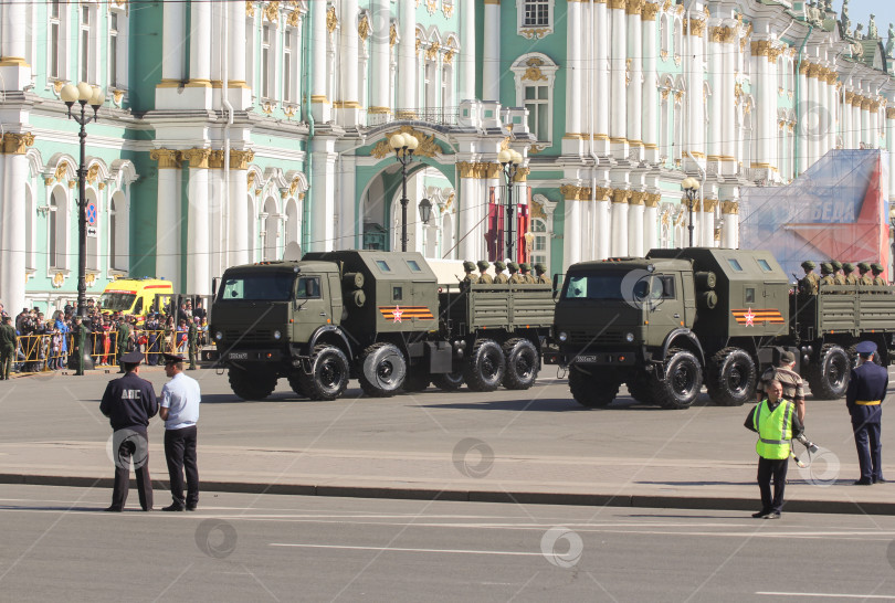 Скачать Тяжелая военная техника на параде Победы. фотосток Ozero